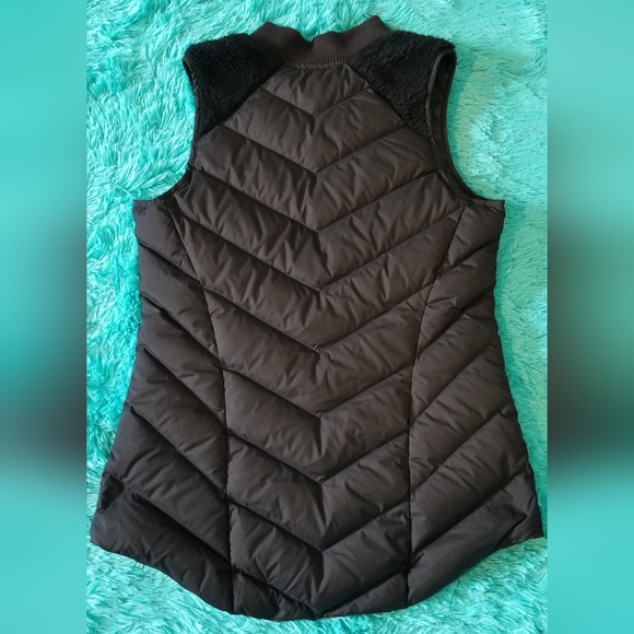 Athleta Responsible Tundra Goose Down Sherpa Puff Vest Black - Picture 5 of 13